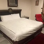 شقق الأول للإيجار الشهري